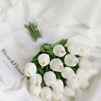 Bunga Tulip Kecil Buatan dengan Efek Basah, Rangkaian Meja Dalam Ruangan yang Elegan untuk Ruang Tamu
