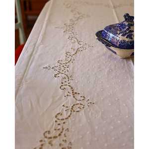 Mantel de Boda Marca Pietrochianese con Diseño de Diamantes Calados y 12 Servilletas de Técnica No Tejida para Hoteles, Comedores y Fiestas Navideñas - Product Image 5