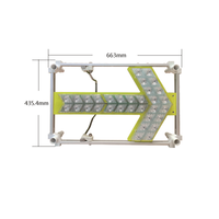 Tableau de signalisation LED portable de taille moyenne alimenté par batterie avec cadre en acier inoxydable et protection IP66 pour le contrôle temporaire du trafic
