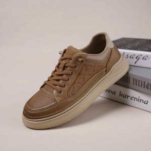 Новые мужские модные скейтерские кроссовки с толстой нескользящей подошвой, удобные и дышащие. - Product Image 1