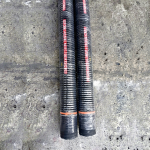 Tuyau en caoutchouc EPDM renforcé de fil spiralé noir avec bandes orange, qualité industrielle, tuyau d'aspiration chimique - Product Image 1