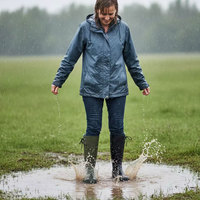 Bottes de pluie en caoutchouc mi-mollet de mode en gros, antidérapantes, imperméables, été, hiver, pour femmes