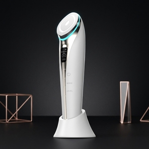 <span class=keywords><strong>Appareil</strong></span> de beauté facial OEM rechargeable, chaud et froid, multifonctionnel, masseur facial raffermissant, <span class=keywords><strong>appareil</strong></span> de beauté <span class=keywords><strong>pour</strong></span> le visage - Product Image 1