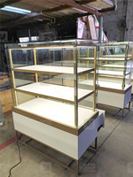 Vitrine de vitrine en verre de lumière Led de meubles de boutique d'or Offre Spéciale personnalisé pour la salle d'exposition d'hypermarché