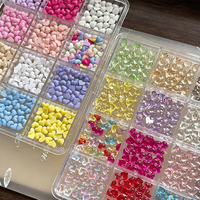 Kit de 12 grilles de breloques 3D en forme de cœur pour ongles, couleurs assorties, en résine, jolies pierres en forme de cœur, strass, accessoires de décoration DIY pour manucure et nail art