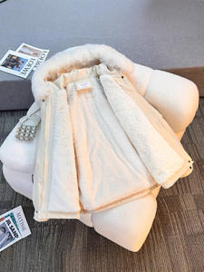 Veste pour femme en fourrure épaisse de style safari à fermeture éclair, taille cintrée, tendance hivernale, nouvelle version coréenne, vente en gros - Product Image 2