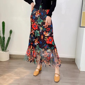 Gonne lunghe pieghettate <span class=keywords><strong>sartoriali</strong></span> in lino floreale con garanzia di buona qualità Miyake da donna - Product Image 1