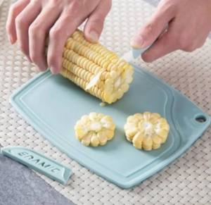 Tabla de cortar a prueba de humedad con logotipo personalizado con gancho conveniente, tabla de cortar de plástico tabla de cortar de cocina - Product Image 3