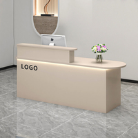 Comptoir de réception de salon de beauté au style luxueux et haut de gamme, simple et moderne, pour petite boutique commerciale