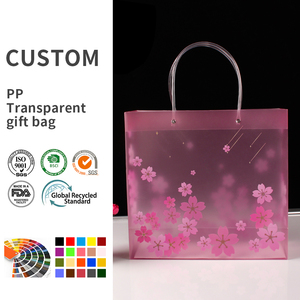 Bolsas de Plástico Impermeables con Estampado Floral y Asas Personalizadas para Regalos de Despedida de Soltera y Boda - Product Image 1