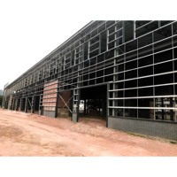 Entrepôt préfabriqué moderne en acier multifonctionnel - Bâtiment modulaire pour stockage industriel, garage, hangar et petit atelier de production
