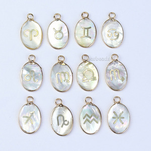 Colgante de concha de doce constelaciones del zodiaco natural, lado único ovalado plano, 13x17mm, con hallazgos de aleación dorada - Product Image 4