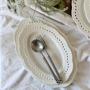 Ensemble d'<span class=keywords><strong>assiettes</strong></span> élégantes en céramique blanche style dentelle avec bord ajouré pour mariages, événements et fêtes - Minimum - Product Image 1
