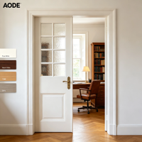 Porte en bois classique blanche à demi-vitrée, élégante, légère, avec verre trempé pour l'intimité, idéale pour une porte intérieure de bureau.