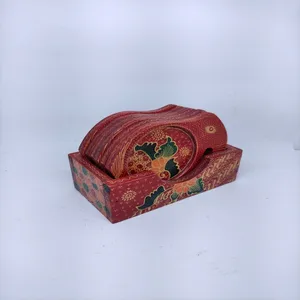 Tischset aus klassischem Stil Holz material Runde Form Geschnitzte Batik-Mal farbe für Esstisch Tischset Kunden spezifische Farbe