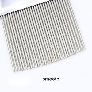 مشط للقمل والصئبان والقراد والبراغيث بمقبض من الفولاذ المقاوم للصدأ وأسنان محززة مع خطوط بلاستيكية مانعة للانزلاق - Product Image 2