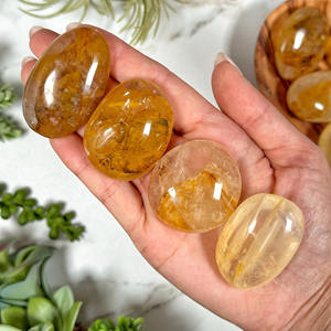 Pierre de paume Golden Healer en cristal naturel en gros pour la guérison, la meilleure pierre de paume en quartz pour la décoration de la maison et du bureau - Product Image 3