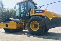 Compacteur vibratoire à tambour unique XS123, rouleau compresseur routier de 12 tonnes avec tambour à pieds de mouton / tambour à patins