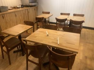 משטח עבודה מעץ ליבנה מחובר באצבעות עץ, מתוצרת סין - משטחי מטבח מעץ מלא - Product Image 5