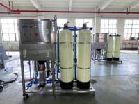 Équipement complet de traitement de l'eau 500L 1000L Système d'osmose inverse avec purificateur UV Adoucisseur d'eau des plantes RO