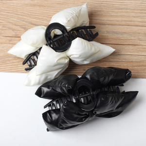 Pince à cheveux coréenne vintage en cuir PU brillant avec nœud, pour femme, élégante, grande taille - Product Image 4