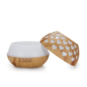 Diffuseur d'arômes romantique en bois ajouré en forme de cœur 400 ml avec télécommande, humidificateur pour la maison et le bureau - Product Image 1