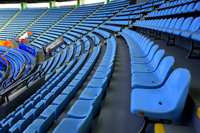 Siège de stade moulé par injection en PP, résistant aux UV, avec support de montage pour gradins extérieurs, durable, résistant aux intempéries, haute capacité