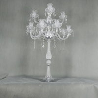 Porte-bougie en cristal élégant de qualité supérieure avec base en métal haute pour centre de table de réception de mariage et décoration intérieure sophistiquée