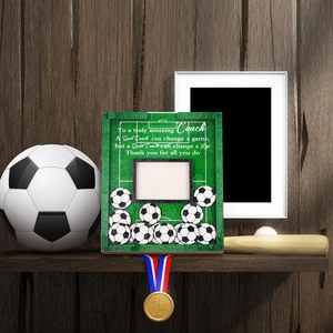 Cadre <span class=keywords><strong>photo</strong></span> <span class=keywords><strong>de</strong></span> football en bois <span class=keywords><strong>de</strong></span> sciure fait main, couleur intégrale, moderne, cadeau pour entraîneur, remerciement <span class=keywords><strong>de</strong></span> remise <span class=keywords><strong>de</strong></span> diplôme - Product Image 2