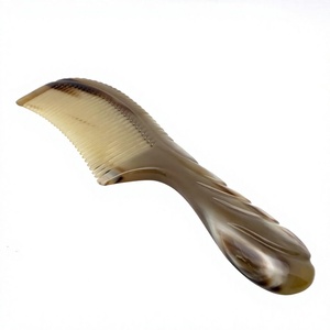 Peine de Cuerno de Búfalo Natural Ecológico - Hecho a Mano, Regalo de Navidad Personalizado para Salón y Uso Doméstico - Product Image 1