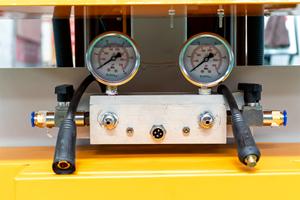 อุปกรณ์พ่นโพลียูรีเทนแบบรีโมทคอนโทรล CNMC-R รุ่น Superior พร้อมระบบทำความร้อน 7.5 กิโลวัตต์ และแรงดัน 11 เมกะปาสคาล - Product Image 6