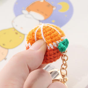 Porte-clés en peluche doux en forme de fruits de dessin animé - Fait main, tricoté au crochet, pastèque, orange, beignet - Product Image 2