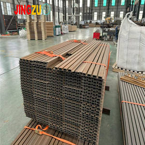 Panneau mural WPC imperméable 3D creux, revêtement extérieur à texture bois, panneaux composites bois-<span class=keywords><strong>PVC</strong></span> résistants aux intempéries pour l'extérieur - Product Image 4