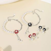 Boucles d'oreilles tendance en forme de fleur de camélia pour femme, imitation perles, incrustation de coquillages, plaqué argent rhodié, pierre principale en nacre, ne se décolore pas
