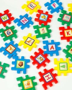 GIRNAR MI PRIMERO ALFABETO 28 piezas. Bloques de rompecabezas educativos coloridos con el alfabeto inglés completo e imágenes. - Product Image 6