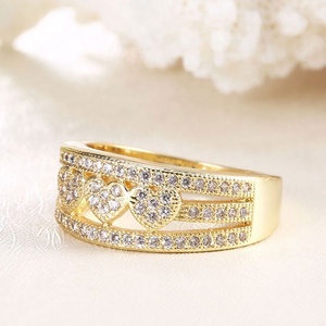 Anillo de banda hueca de dos tonos oro y plata con corazón, ancho, con cristales de laboratorio totalmente pavimentados, chapado en oro de 18K, moderno, regalo para fiesta de mujer - Product Image 2