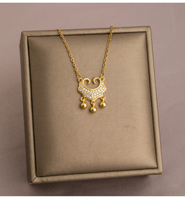 Collar Personalizado Estilo Coreano con Candado Grueso Esmaltado y Dije de Corazón en Oro de 18K para Mujer - Product Image 4