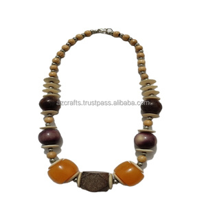 Lindo collar de resina de hueso de cuerno para fiestas y regalos - Product Image 1