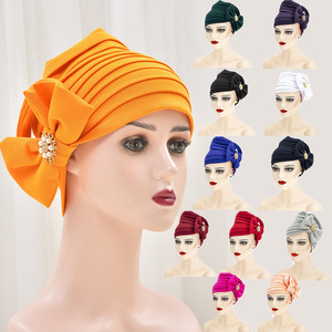 Turbante Musulmán de Lujo Personalizado en Varios Colores para Mujer, Tela Suave con Pliegues y Broche Decorativo, Pañuelo para la Cabeza Modesto, Dubái 2026 - Product Image 1