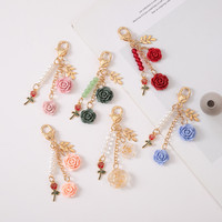 Porte-clés en résine en forme de rose avec pendentif pompon pour femmes et filles - Accessoire de mode durable et écologique