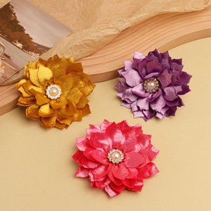 Diadema de flores de varias capas con centro de perlas, accesorios para el cabello para bodas, ropa, zapatos, sombreros y decoraciones. - Product Image 3