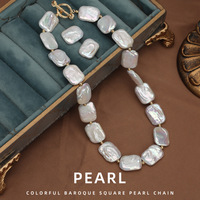 Collier et boucles d'oreilles carrés baroques lumineux et colorés en perles naturelles d'eau douce, modèle OT de luxe léger et élégant, S006