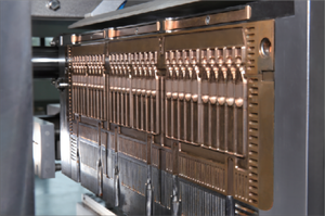 Ligne de perfusion de <span class=keywords><strong>3</strong></span> ans de garantie pour le système de remplissage par soufflage pour les bouteilles PP de fluides IV/machine à flacons compte-gouttes - Product Image 2