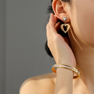Bijoux personnalisés pour femmes, accessoires, plaqué or, boucles d'oreilles délicates en forme de papillon et de cœur - Product Image 5