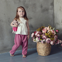 Ensemble de vêtements d'été personnalisé en lin et coton avec logo sur mesure pour bébé fille, comprenant un short et une chemise décontractés de marque pour petite fille