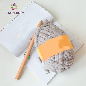 Vente Chaude Gros Stock 250 grammes Par <span class=keywords><strong>Pelote</strong></span> 100% Polyester Épais Doux Couverture Tricot Fil Chenille Chunky pour Crochet - Product Image 6