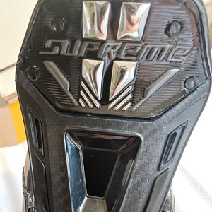 Lightweight Design with Ankle Support & Titanium Guards Senior Level Pro Ice Hockey Skates Carbon Fiber - Product Image 2