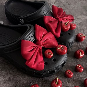Adornos <span class=keywords><strong>Originales</strong></span> para Zapatos Mary Jane, Ballet y <span class=keywords><strong>Crocs</strong></span>, Cereza 3D con Lazo Rojo, Clips Decorativos de Lujo para Zapatos de <span class=keywords><strong>Mujer</strong></span> - Product Image 1
