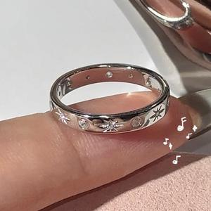 Anillo de Plata de Ley S925 con Estrella para Mujer, Anillo con Incrustaciones de Diamantes Brillantes en Forma de Estrella Octogonal, Diseño Dulce, Simple y Exquisito - Product Image 1