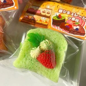 Juguete de TPR de doble capa con aspecto realista de fresa, simulación de fruta, Matcha, Chocolate, Tostada, Taba Squishy para pan, pasteles y tostadas - Product Image 4